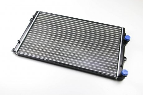 Радиатор охлаждения Audi A3/Seat Leon/Skoda Octavia II,SuperB II/VW Caddy III,Golf V,VI, JETTA III,IV,Passat,Touran МКПП 03- ASAM 32197 (фото 1)