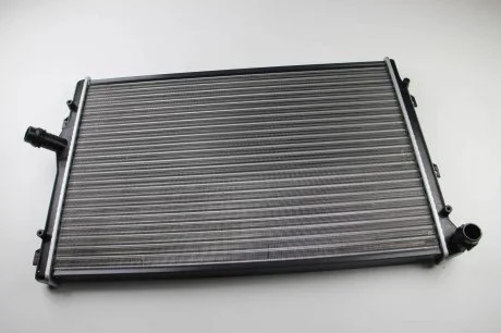 Радіатор охолодження Audi A3,TT/Seat Leon, Toledo III/Skoda Octavia II,SuperB II/VW CaddyIII, Golf V, VI,Jetta III,Passat,Touran МКПП 04- ASAM 32198