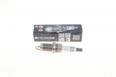 Свеча зажигания Skoda Octavia, VW Passat 2.0 FSI BOSCH 0242235775
