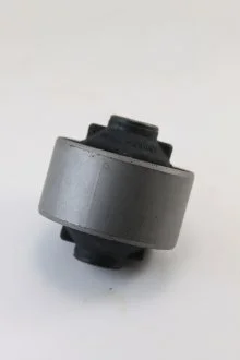 Сайлентблок задній важеля передній. 48655-33050 Toyota Camry CTR CVT-3