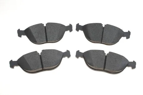 Тормозные колодки дисковые AUDI/BMW/MERCEDES/VW TT/7(E38)/E(W210)/Golf/Passat "97-06 Delphi LP1002