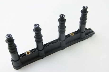 Котушка запалювання CITROEN(C2,C3,C4)/PEUGEOT(1007,207,307) 1.4 03- HELLA 5DA358000-311