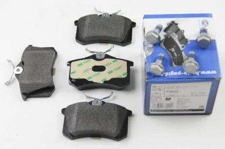 Колодки гальмівні A4/A6/C3/C4/Golf/Passat 1.2 -2.7 88- HELLA 8DB355017-711