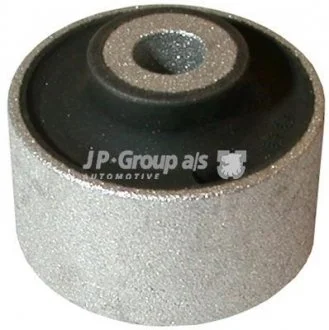 Сайлентблок переднего рычага (сверху) Passat 97-05/Audi A4/A6 95-05 JP GROUP 1140204700