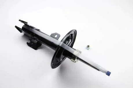 Амортизатор передний Toyota Camry 01-06 Пр. KYB 334386