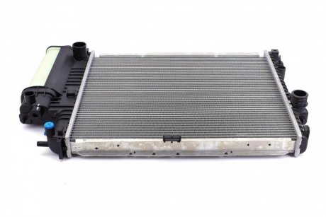 Радиатор 520 mm BMW 5(E39) 2,0-2,8 95-01 MAHLE / KNECHT CR251000S (фото 1)