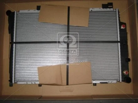 Радіатор охолодження MERCEDES C-CLASS W 202/CLK-CLASS W 208 NISSENS 62756A