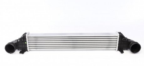Радиатор интеркулера NRF 30509 (фото 1)