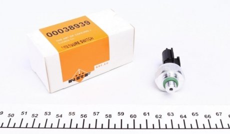 Пневматический выключатель кондиционера Nissan Navara/Note 06- NRF 38939