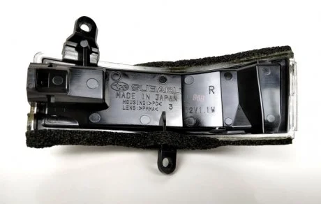 Указатель поворота в зеркале правый SUBARU 84401-AJ000